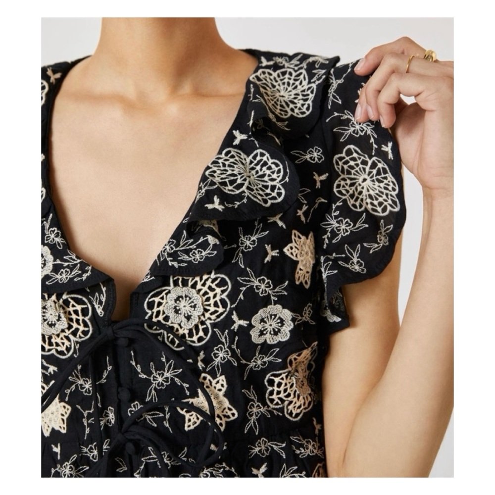 NWOT Anthropologie Embroidered Ruffle Crop Tie Top in Black & White Size XS - Picture 4 of 14